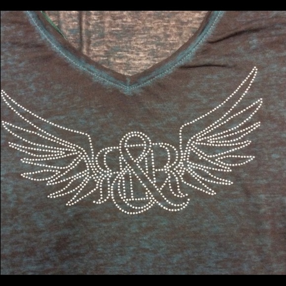 💫ROCK & REPUBLIC~VNECK T~SHIRT~SZ MEDIUM💫 - Picture 2 of 5